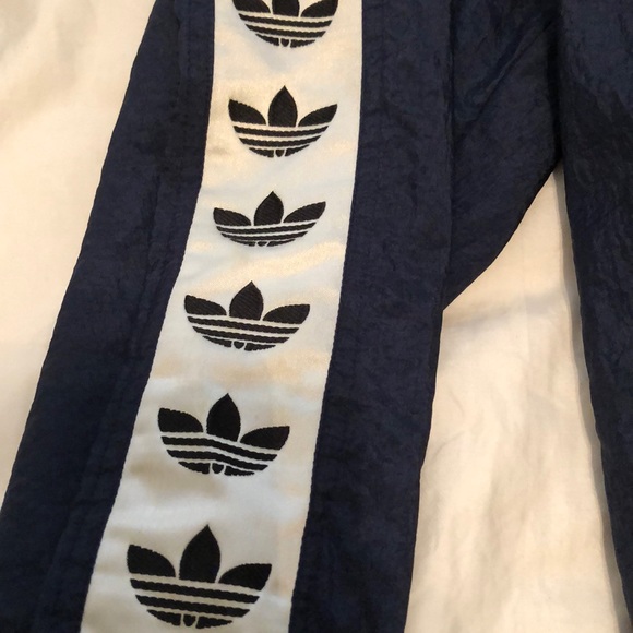 vintage adidas windbreaker - Picture 2 of 5